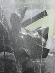 905113 Detail van de door Joop Hekman gemaakte beeldengroep 'Het feest der Muzen' met de spuitende fontein, in 1959 ...
